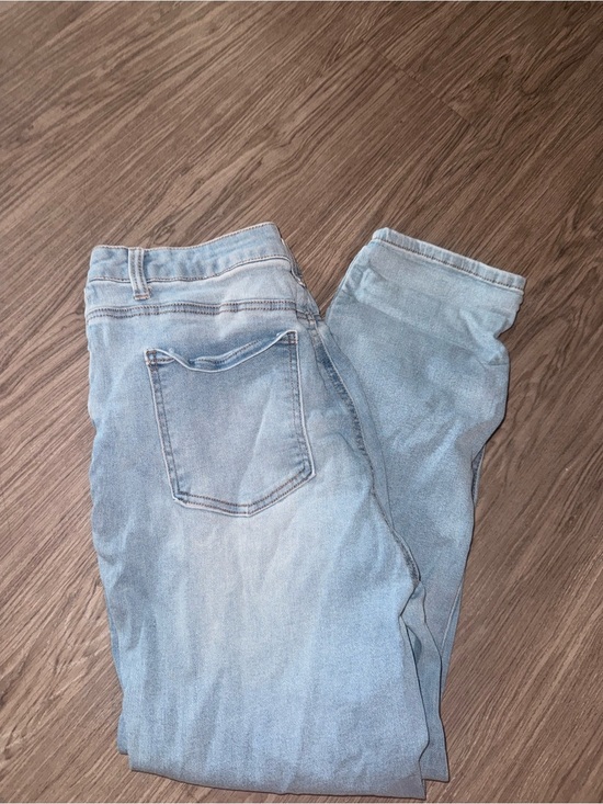 Denim - Light Wash Women’s Jeans - Classic High-Rise Fit